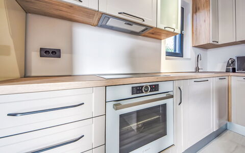 Azuro: Bois, Cabinetry, Sol, Design Intérieur, Appareil De Cuisine, Comptoir, Cuisine, Principaux Appliance, Électroménager, Sol