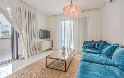 Azuro: Meubles, Design Intérieur, Sol, Sol, Bois, Canapé, Plafond, Couvre-Fenêtres, Salon, Domicile