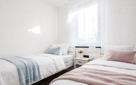 Azuro: Lit, Meubles, Chambre, Design Intérieur, Linge, Sol, Sol, Literie, Textile, Drap De Lit