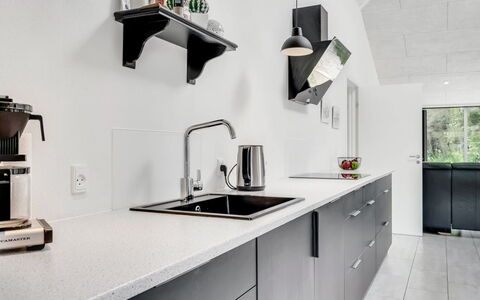 Eerika - 500M to the Fjord: Cuisine, Comptoir, Appareil De Cuisine, Design Intérieur, Cabinetry, Evier, Meubles, Luminaire Plomberie, Évier, Électroménager
