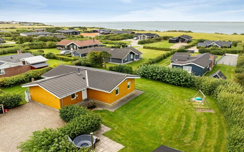 Elnur - 200M to the Fjord: Chalet, Arrière-Cour, Cour, Batiments Jardin, Cabanon, Siding, Mobilier De Jardin, Cabane En Rondins, Structure En Plein Air, Cabane