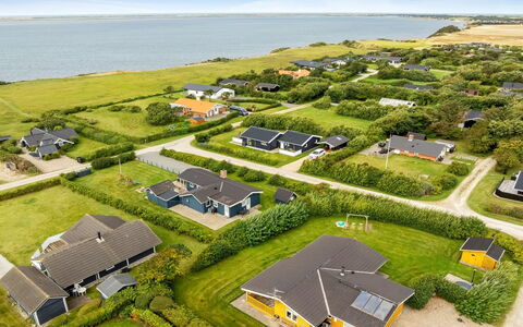 Elnur - 200M to the Fjord: Chalet, Arrière-Cour, Cour, Batiments Jardin, Cabanon, Siding, Mobilier De Jardin, Cabane En Rondins, Structure En Plein Air, Cabane