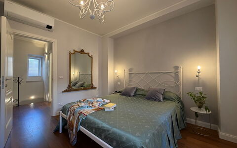 Casa Amandoli: Design Intérieur, Meubles, Lit, Chambre, Sol, Sol, Pièce, Plafond, Drap De Lit, Bois