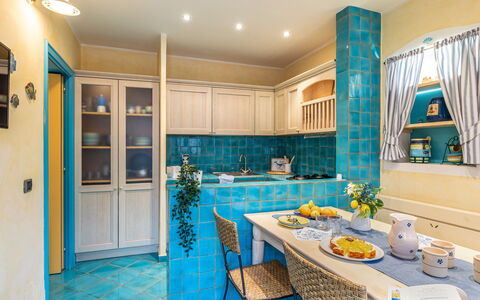 Suite la Torre: Design Intérieur, Sol, Meubles, Sol, Plafond, Comptoir, Cuisine, Pièce, Éclairage, Tuile