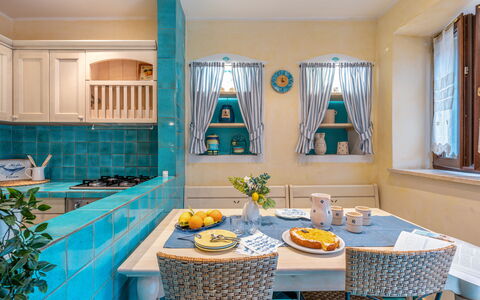Suite la Torre: Meubles, Design Intérieur, Sol, Cuisine, Pièce, Plafond, Sol, Table, Éclairage, Comptoir
