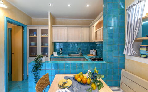 Suite la Torre: Design Intérieur, Sol, Meubles, Cuisine, Sol, Comptoir, Plafond, Pièce, Éclairage, Cabinetry