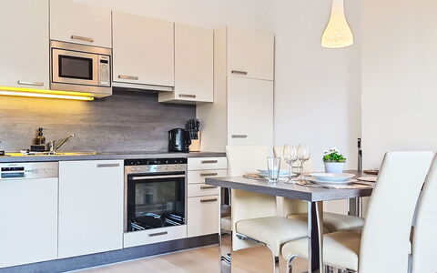 Flachau 800: Meubles, Design Intérieur, Sol, Appareil De Cuisine, Comptoir, Cuisine, Bois, Principaux Appliance, Sol, Cabinetry