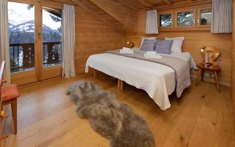 Ker Eol: Meubles, Lit, Chambre, Design Intérieur, Bois, Plafond, Sol, Domicile, Drap De Lit, Pièce