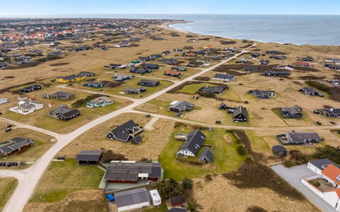 Launo - 300M from the Sea: Le Sable