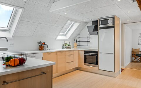 Launo - 300M from the Sea: Cuisine, Comptoir, Sol, Design Intérieur, Meubles, Bois, Plafond, Cabinetry, Sol, Appareil De Cuisine