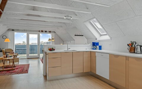 Launo - 300M from the Sea: Sol, Bois, Sol, Cuisine, Comptoir, Plafond, Design Intérieur, Meubles, Cabinetry, Parquet