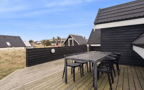 Launo - 300M from the Sea: Bois, Toit, Architecture, Domicile, Planche, Siding, Dur, Chalet, Pente