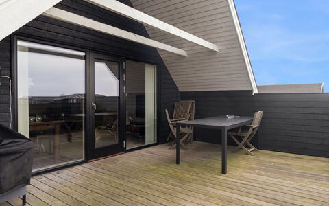 Launo - 300M from the Sea: Bois, Sol, Parquet, Sol, Dur, Domicile, Planche, Plate-Forme, Tache De Bois, Ombre