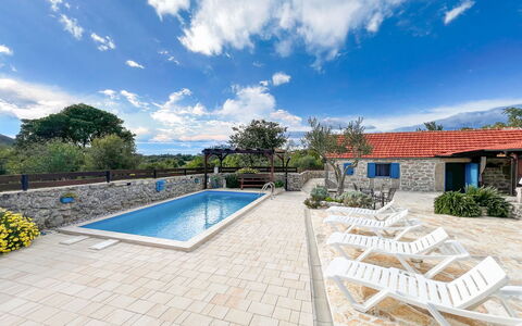 Didini Dvori: Piscine, Recours, Dalle, Caractéristique De L'Eau, Eco Hôtel, Pavé, Villa, Ville Resort, Mobilier De Jardin, Tuile
