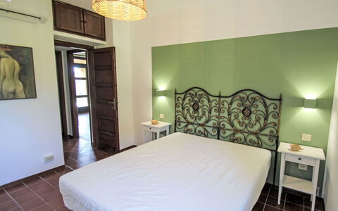 Il Poggio: Sol, Design Intérieur, Meubles, Sol, Chambre, Plafond, Lit, Éclairage, Pièce, Literie