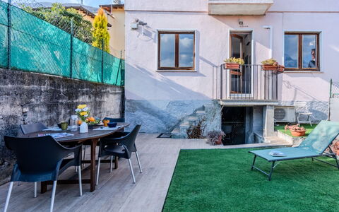 Blue Home: Meubles, Sol, Pot De Fleur, Jardin, Mobilier De Jardin, Plante D'Appartement, Cour, Chaise, Arrière-Cour, Cour