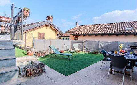 Blue Home: Design Urbain, Ombre, Cour, Piscine, Balcon, Gazon Artificiel, Cour, Arrière-Cour, Mobilier De Jardin, Villa