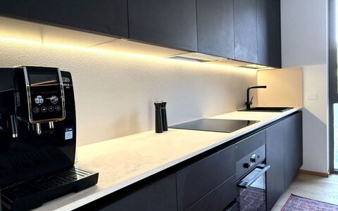 Domus Canazei: Design Intérieur, Cuisine, Appareil De Cuisine, Comptoir, Éclairage, Noir, Sol, Électroménager, Cabinetry, Pièce