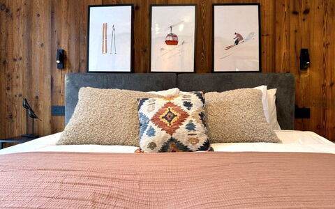 Domus Canazei: Lit, Literie, Meubles, Chambre, Design Intérieur, Drap De Lit, Mur, Sol, Sol, Bois