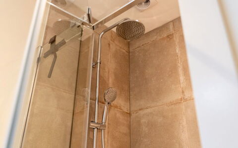 Bloem 'N Zee: Tete De Douche, Composite, Douche, Plomberie, Luminaire Plomberie, Bar De Douche, Tuile, Panneau De Douche, Salle De Bains