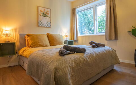 Bloem 'N Zee: Lit, Meubles, Design Intérieur, Chambre, Mur, Drap De Lit, Literie, Sol, Bois, Sol