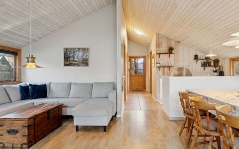Syriel - 850M from the Sea: Bois, Plafond, Domicile, Sol, Design Intérieur, Chalet, Sol, Meubles, Salon, Dur