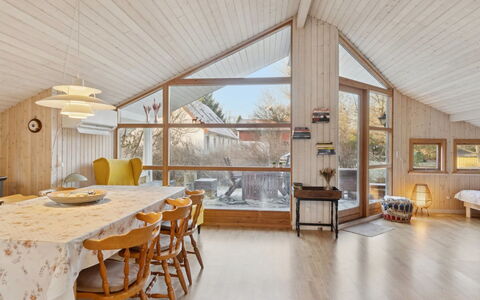 Syriel - 850M from the Sea: Bois, Plafond, Design Intérieur, Domicile, Chalet, Pièce, Luminaire, Dur, Salon, Chaise