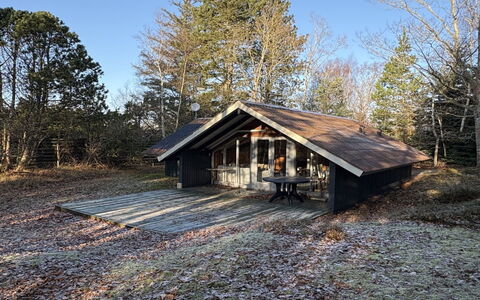 Elfrede - 900M from the Sea: Bois, Toit, Architecture, Maison, Chalet, Domicile, Porte, Siding, Pente, Ombre