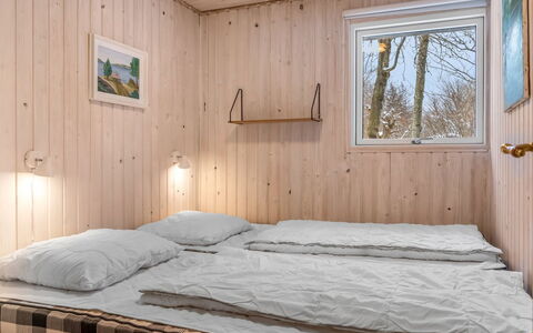 Irma - 300M from the Sea: Chambre, Lit, Bois, Drap De Lit, Design Intérieur, Literie, Plafond, Sol, Meubles, Sol