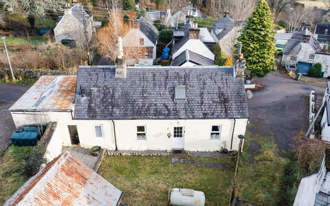 Strone Cottage: Bâtiment, Appartement, Ville, Zone Résidentielle, Architecture, Quartier, Condominium, Zone Métropolitaine, Balcon