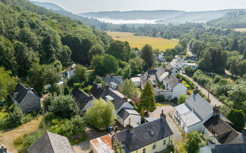Strone Cottage: Arbre, Zone Résidentielle, Maison, Toit, Zone Rurale, Paysage, Domicile, Quartier, Banlieue