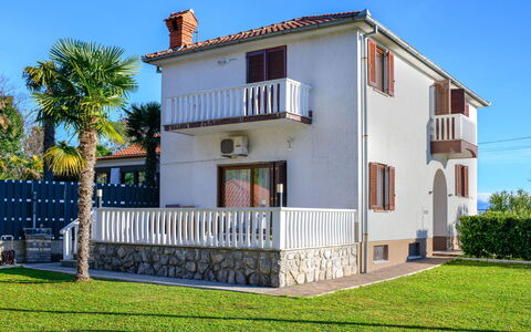 Lara: Bâtiment, Appartement, Ville, Zone Résidentielle, Architecture, Quartier, Condominium, Zone Métropolitaine, Balcon