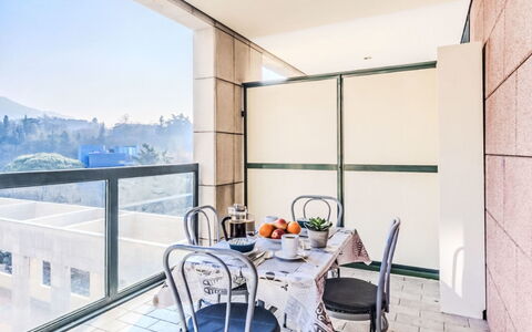 Casa Martinetta: Meubles, Sol, Chaise, Appartement, Verre, Ombre, Table Basse, Table Cuisine Et Salle A Manger, Balcon, Daylighting