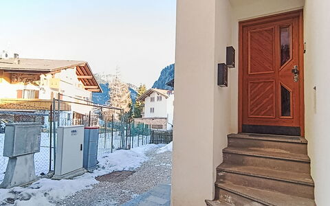 Cesa Cristina: Porte, Escaliers, Plâtre, Balcon