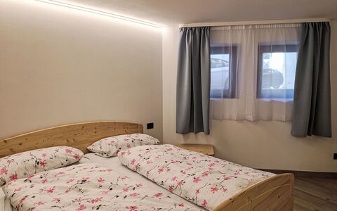Cesa Cristina: Lit, Design Intérieur, Chambre, Meubles, Bois, Plafond, Sol, Sol, Drap De Lit, Pièce