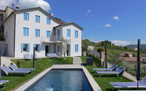 Villa Valdobbiadene Pool Spa: Bleu, Domicile, Zone Résidentielle, Maison, Piscine, Biens, Villa, Balcon, Mobilier De Jardin, Balancelle
