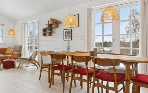 Aria - 310M from the Sea: Meubles, Sol, Design Intérieur, Bois, Table, Sol, Chaise, Parquet, Salle À Manger, Table Cuisine Et Salle A Manger