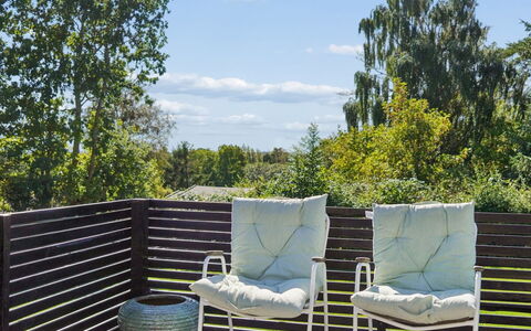 Aria - 310M from the Sea: Meubles, Chaise, Mobilier De Jardin, Jardin, Chaise Pliante, Arrière-Cour, Ombre, Dur, Cour, Patio