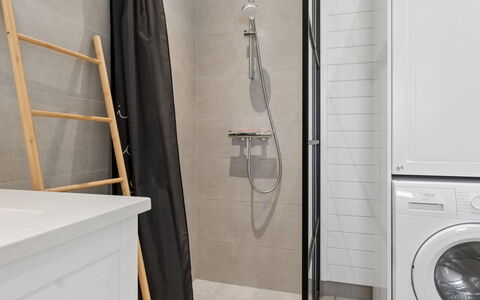 Aria - 310M from the Sea: Sol, Sol, Design Intérieur, Luminaire Plomberie, Plomberie, Tuile, Pièce, Salle De Bains, Machine À Laver