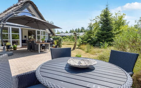 Albertina - 900M from the Sea: Meubles, Bois, Design Intérieur, Sol, Sol, Chaise, Pièce, Plafond, Salon, Appartement