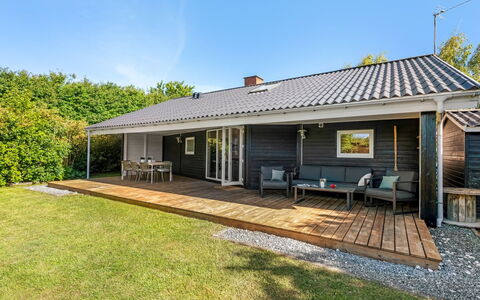 Yorick - 350M to the Fjord: Bois, Maison, Toit, Domicile, Chalet, Porte, Porche, Ombre, Siding, Dur