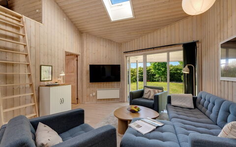 Yorick - 350M to the Fjord: Bois, Design Intérieur, Plafond, Sol, Sol, Meubles, Salon, Domicile, Pièce, Canapé