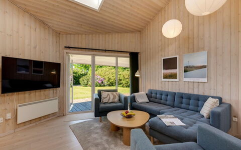 Yorick - 350M to the Fjord: Design Intérieur, Bois, Sol, Plafond, Sol, Meubles, Canapé, Parquet, Salon, Pièce