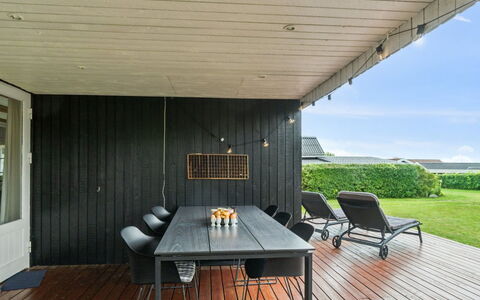 Bjarni - 180M from the Sea: Toit, Maison, Domicile, Chalet, Siding, Biens, Allée, Batiments Jardin, Cour, Cabanon