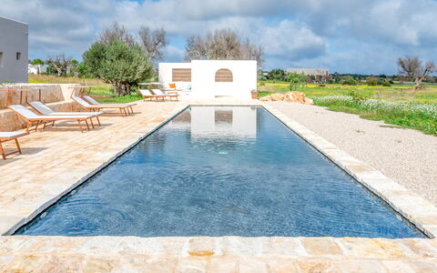 Terracorte Villa: Bleu, L'Eau, Piscine, Composite, Caractéristique De L'Eau, Réflexion, Miroir D'Eau, Passerelle, Dalle, Tuile