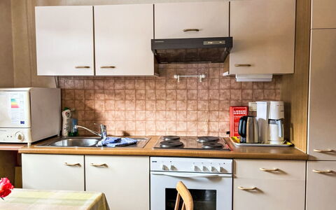 Niedernsill 12: Appareil De Cuisine, Cuisine, Comptoir, Principaux Appliance, Cuisinière, Evier, Cabinetry, Meubles, Bois, Électroménager