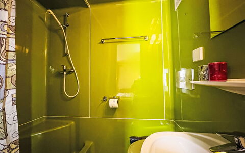 Niedernsill 12: Mur, Salle De Bains, Luminaire Plomberie, Lavabo, Sol, Sol, Design Intérieur, Évier, Robinet, Plomberie