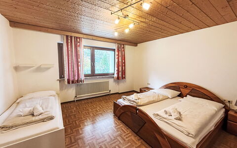 Schlitters: Bois, Plafond, Chambre, Design Intérieur, Sol, Lit, Cadre De Lit, Pièce, Drap De Lit, Literie