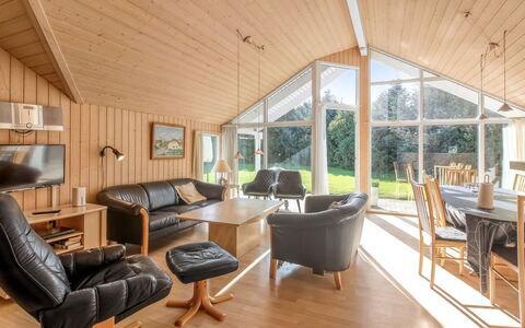 Tonje - 600M from the Sea: Meubles, Bois, Design Intérieur, Sol, Sol, Chaise, Pièce, Plafond, Salon, Appartement