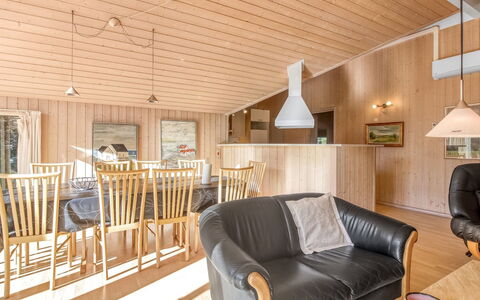 Tonje - 600M from the Sea: Meubles, Bois, Design Intérieur, Sol, Sol, Chaise, Pièce, Plafond, Salon, Appartement
